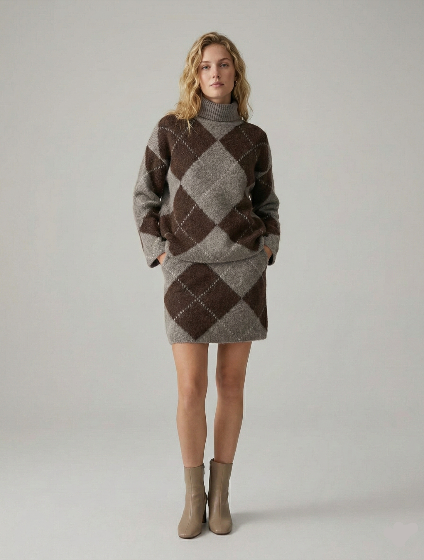 Elena | Elegantne kaheosaline komplekt klassikalise teemantmustriga