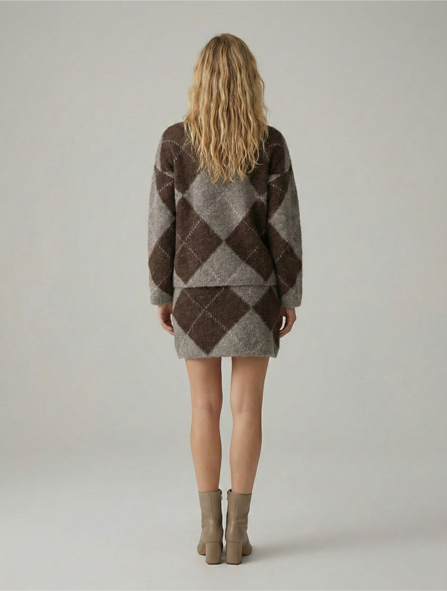 Elena | Elegantne kaheosaline komplekt klassikalise teemantmustriga