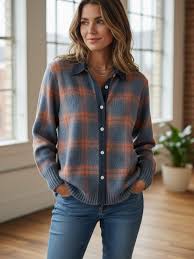 Sofia | Pehme ruuduline nööpidega kampsun kraega